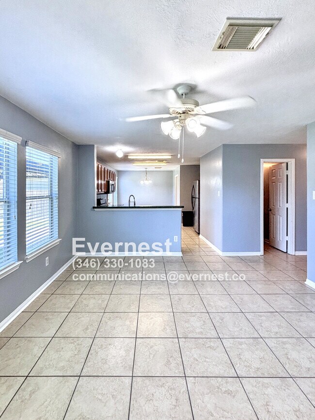 Foto del edificio - 3-Bedroom Home with Scenic Community Ameni...