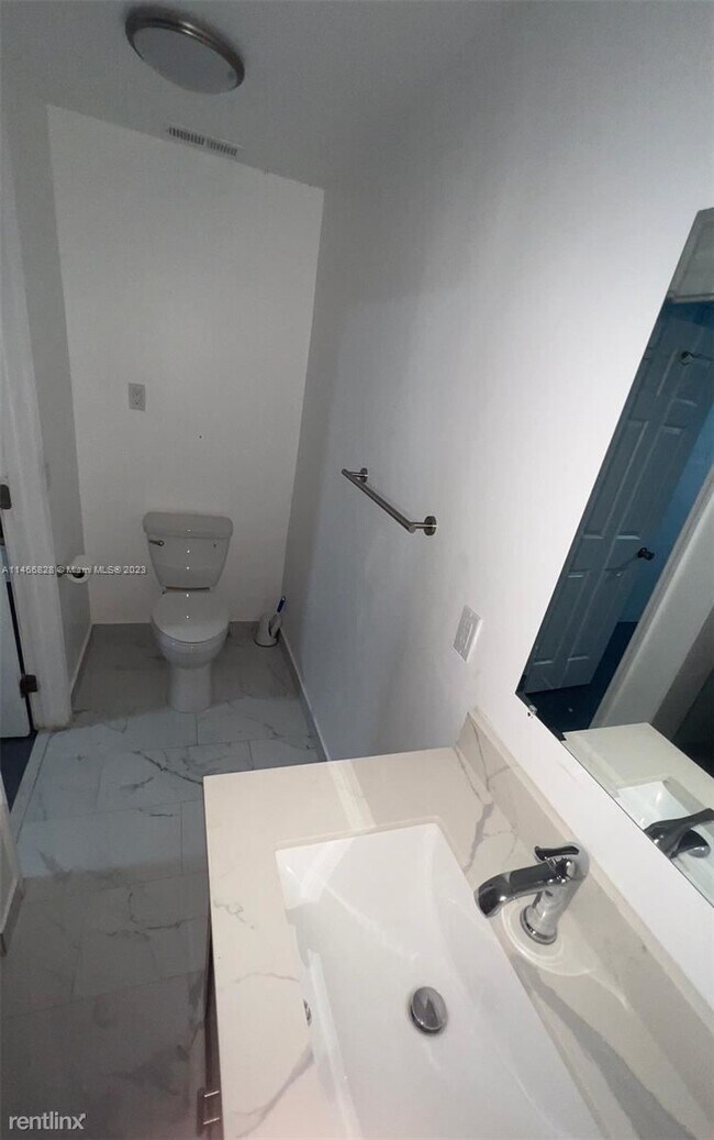 Foto del edificio - 3 br, 2 bath House - 516 SW 17th St