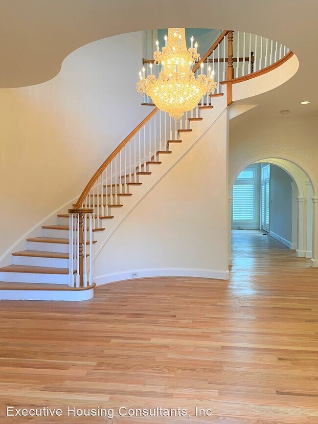 Building Photo - 7 br, 5.5 bath House - 9 Alloway Court