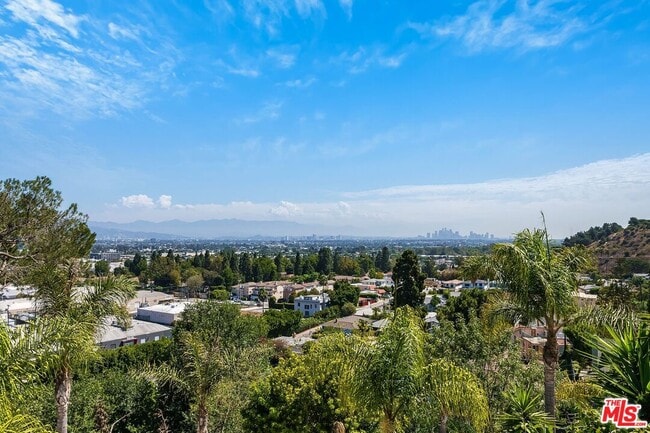 Foto del edificio - 5961 Wrightcrest Dr