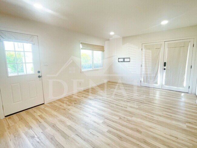 Building Photo - 6026 N 79th St
