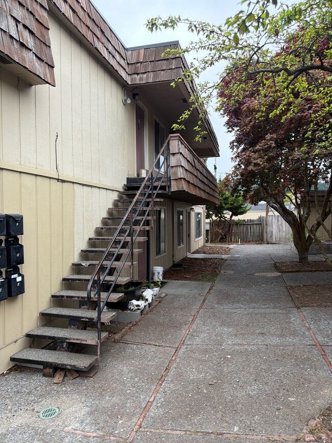 Building Photo - 1580 H St