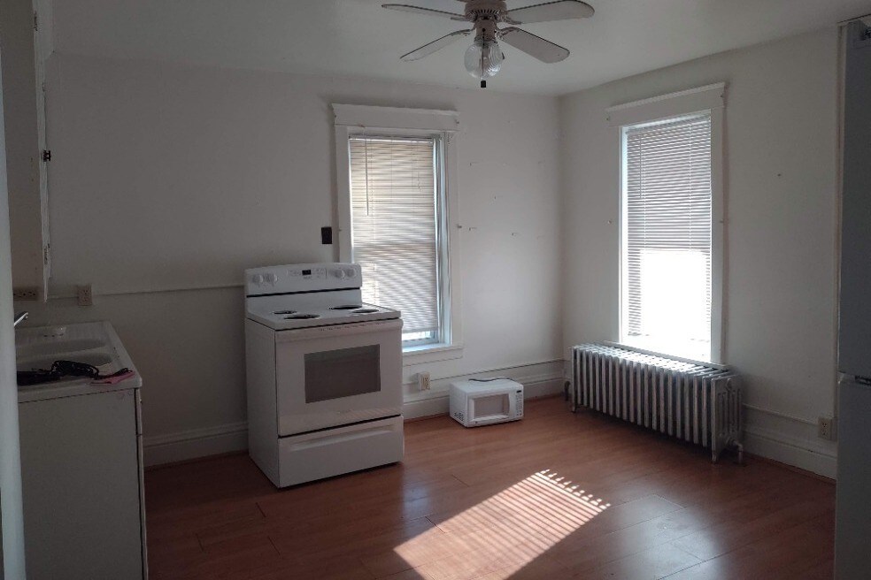 114 E Cherry St Unit 2nd Floor, Palmyra, PA 17078 Apartments in