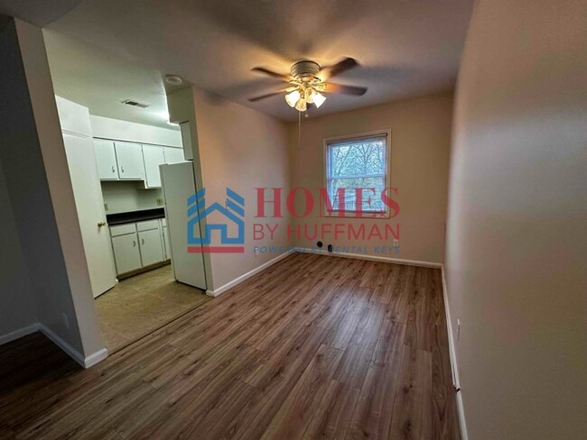 Building Photo - Two Bedroom Apartment | Upstairs | Boonville