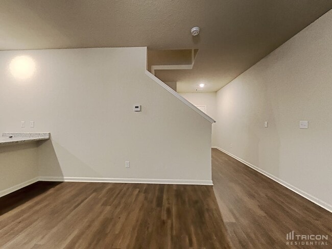 Building Photo - 806 Golden Bell Wy