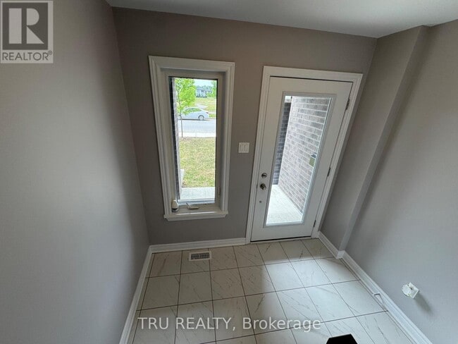 Building Photo - 863 Couloir Rd