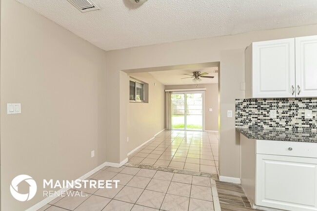 Building Photo - 2549 Brampton Ct