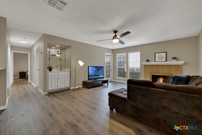 Foto del edificio - 1202 Thorpe Ln