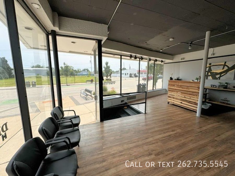 Primary Photo - Retail Storefront Available for Lease in P...