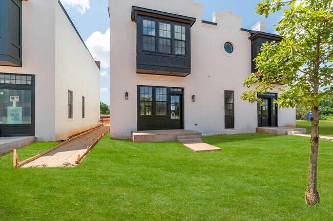 Building Photo - Minimalist Magic: 2-Bed Apartment Over Selah’s Creative District