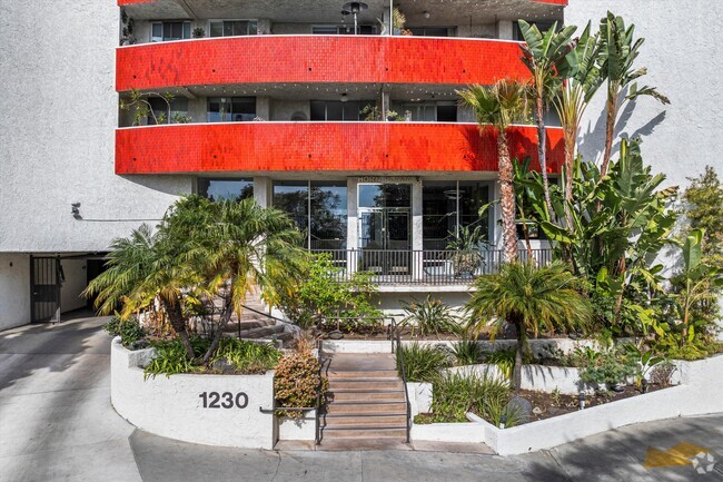 Building Photo - 1230 Horn Ave
