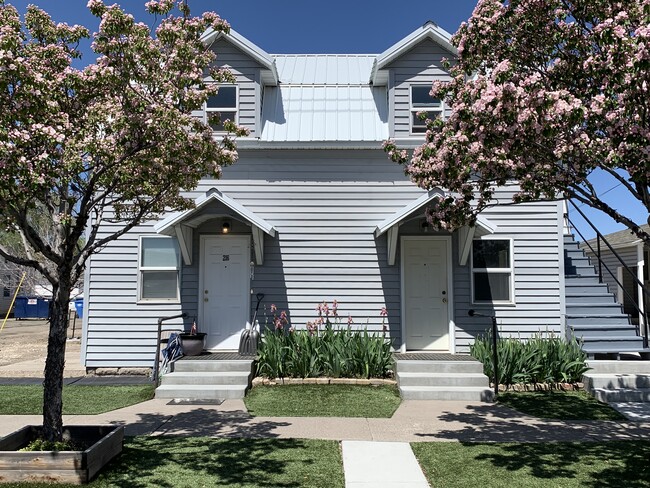 214, 214.5, 216 Fairfield Street - 214 3rd St W