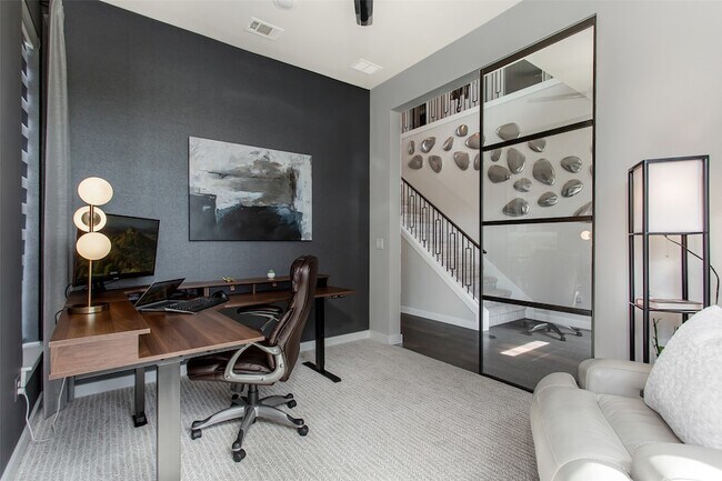 Building Photo - 2468 Electra Dr