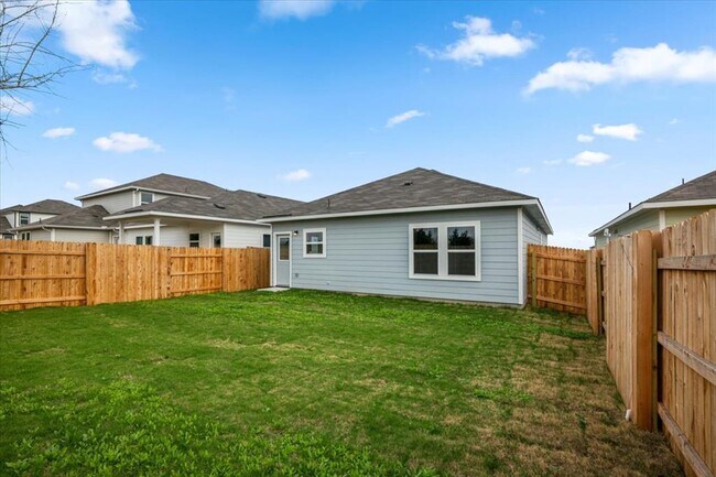 Building Photo - 13420 Riding Dr