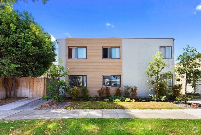 Building Photo - Grand Avenue Apartments