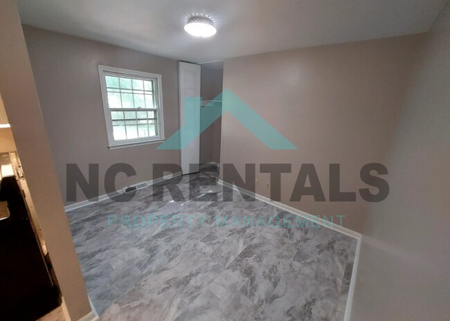 Foto del edificio - 829 Holt Ave