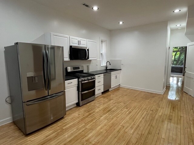 Foto del edificio - 820 N Leavitt St