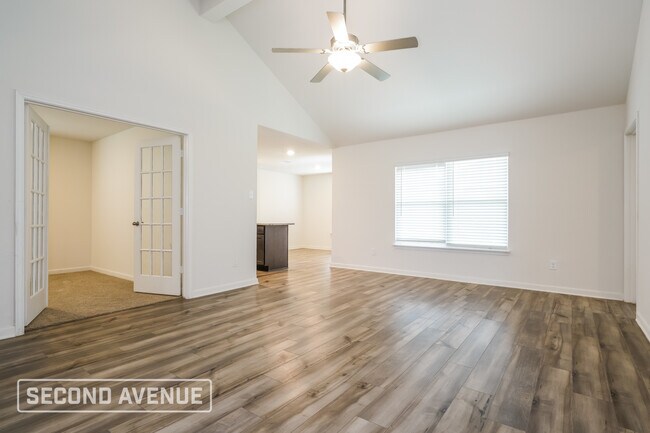 Building Photo - 1321 Woodwinds Dr