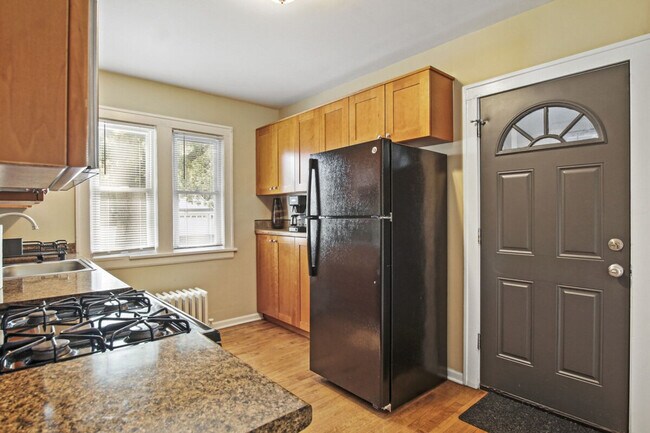 Building Photo - 1335 N Jackson St