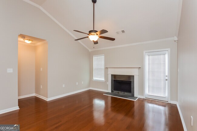 Building Photo - 1420 Saddlebrook Ct