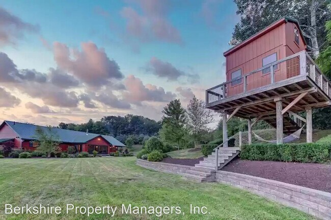 3 br, 2.5 bath House - 1120 Churchill Street photo'