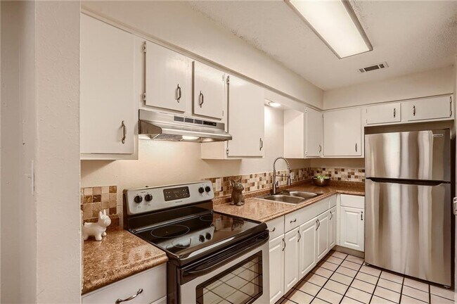 Building Photo - 2712 Parker Ln