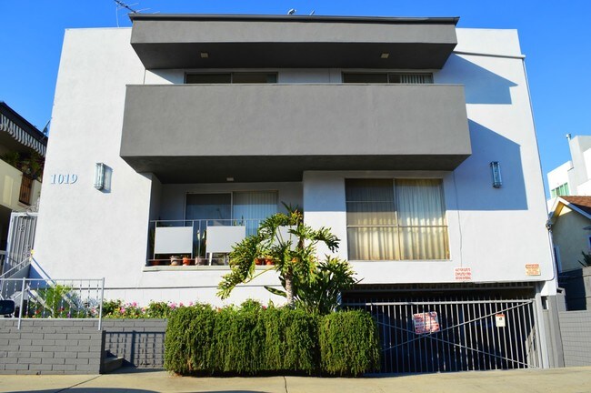 Building Photo - 1019 N Vista St