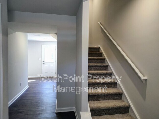 Foto del edificio - 8031 Sinnet Pl