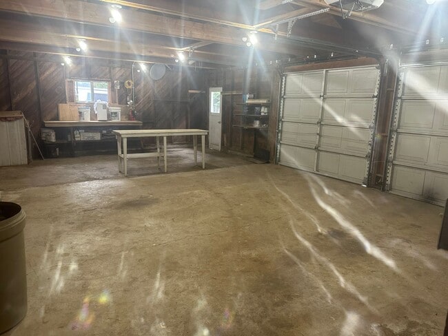 Building Photo - 2-bedroom 1 bath House