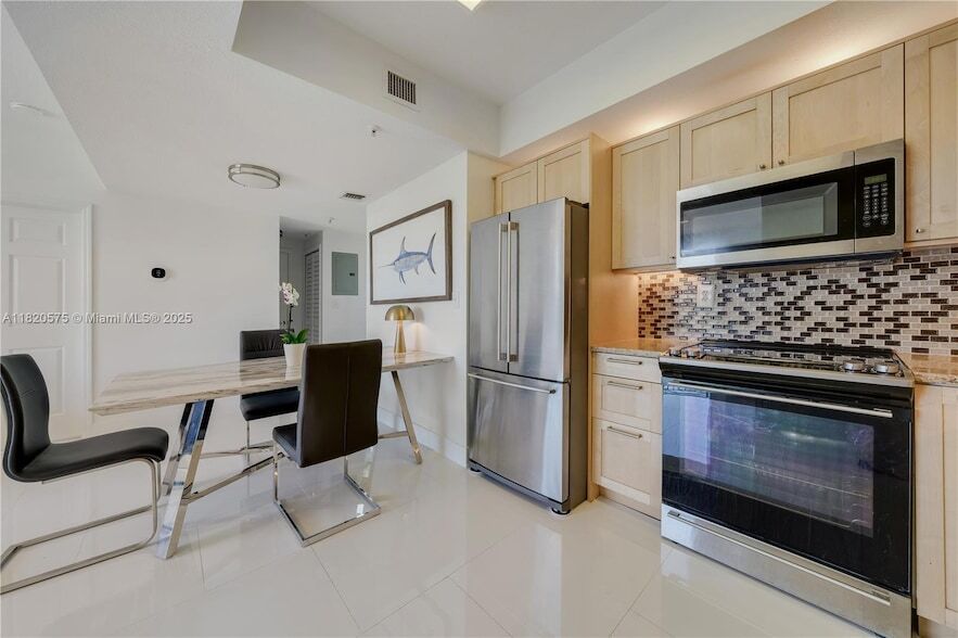Foto principal - 3500 Coral Wy