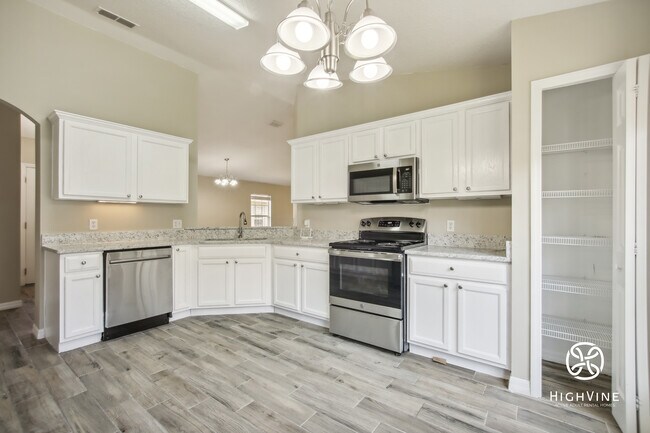 Building Photo - 549 Vineyard Way