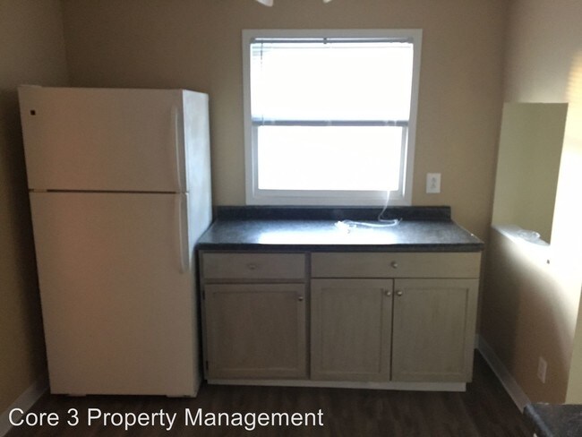 Building Photo - 2 br, 1 bath House - 407 E. Cherry Street
