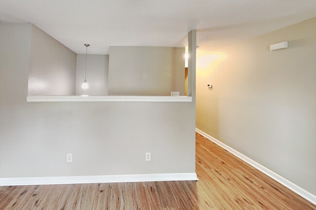 Building Photo - 263 Fenster Dr