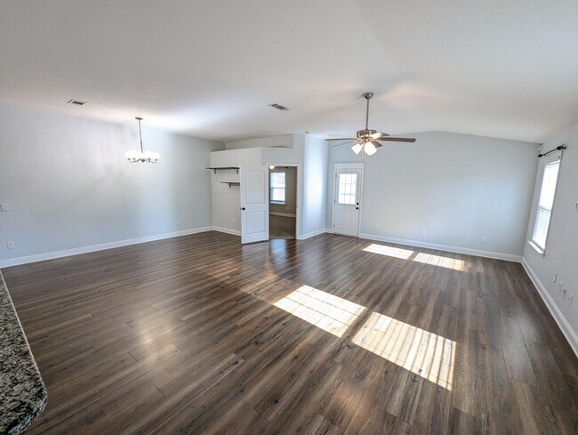 Foto del edificio - 9044 Quail Roost Dr