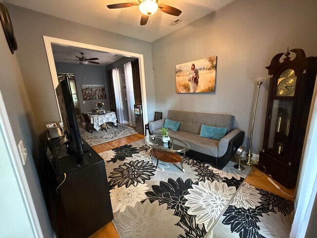 Foto del edificio - 2532 W Haddon Ave