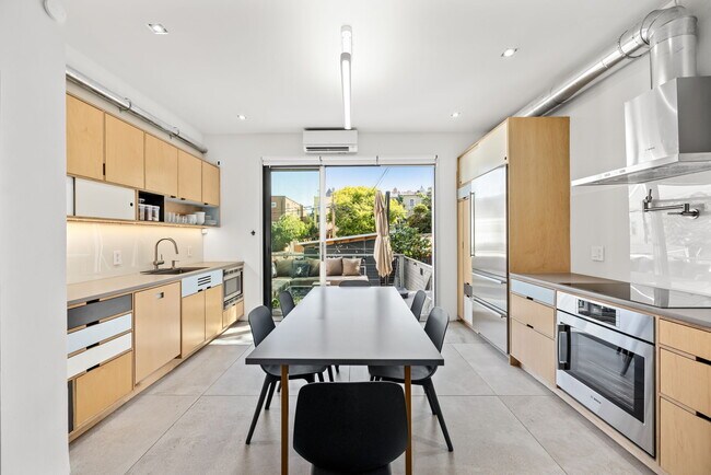 Foto del edificio - 619 10th Street NE