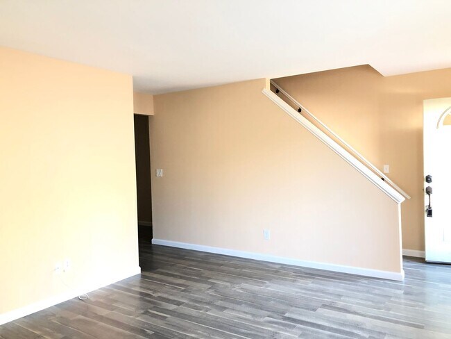 Building Photo - Two Story Colfax Condo - Close to Shops an...