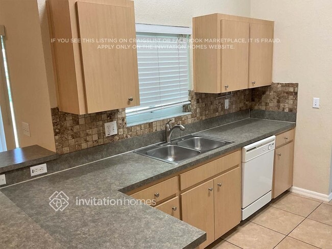 Building Photo - 5700 Fischer Dr