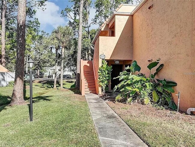 Foto del edificio - 5818 Windhover Dr