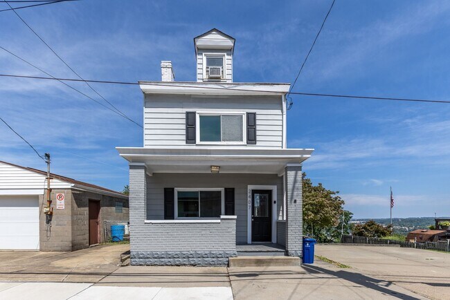 Building Photo - Available September 2024- Spacious 4 Bedro...