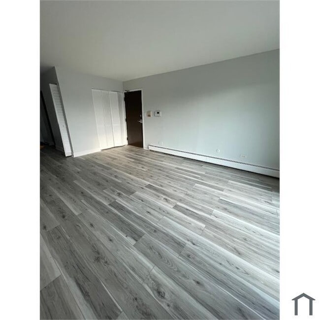 Foto del edificio - 267 Shorewood Dr