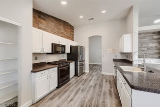 Building Photo - 4407 Golden Palomino Ln