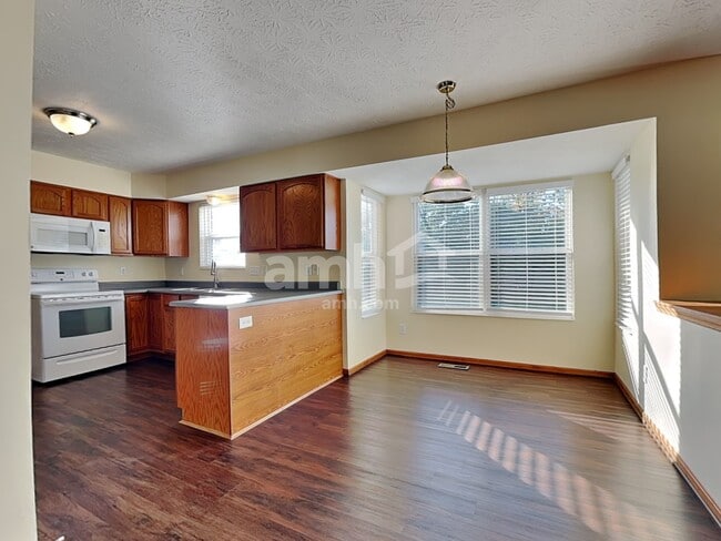 Foto del edificio - 6088 Lakewood Dr