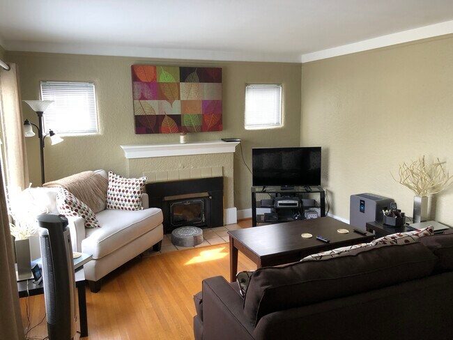 Living Room (needs your furnishings) - 737 N 100th St