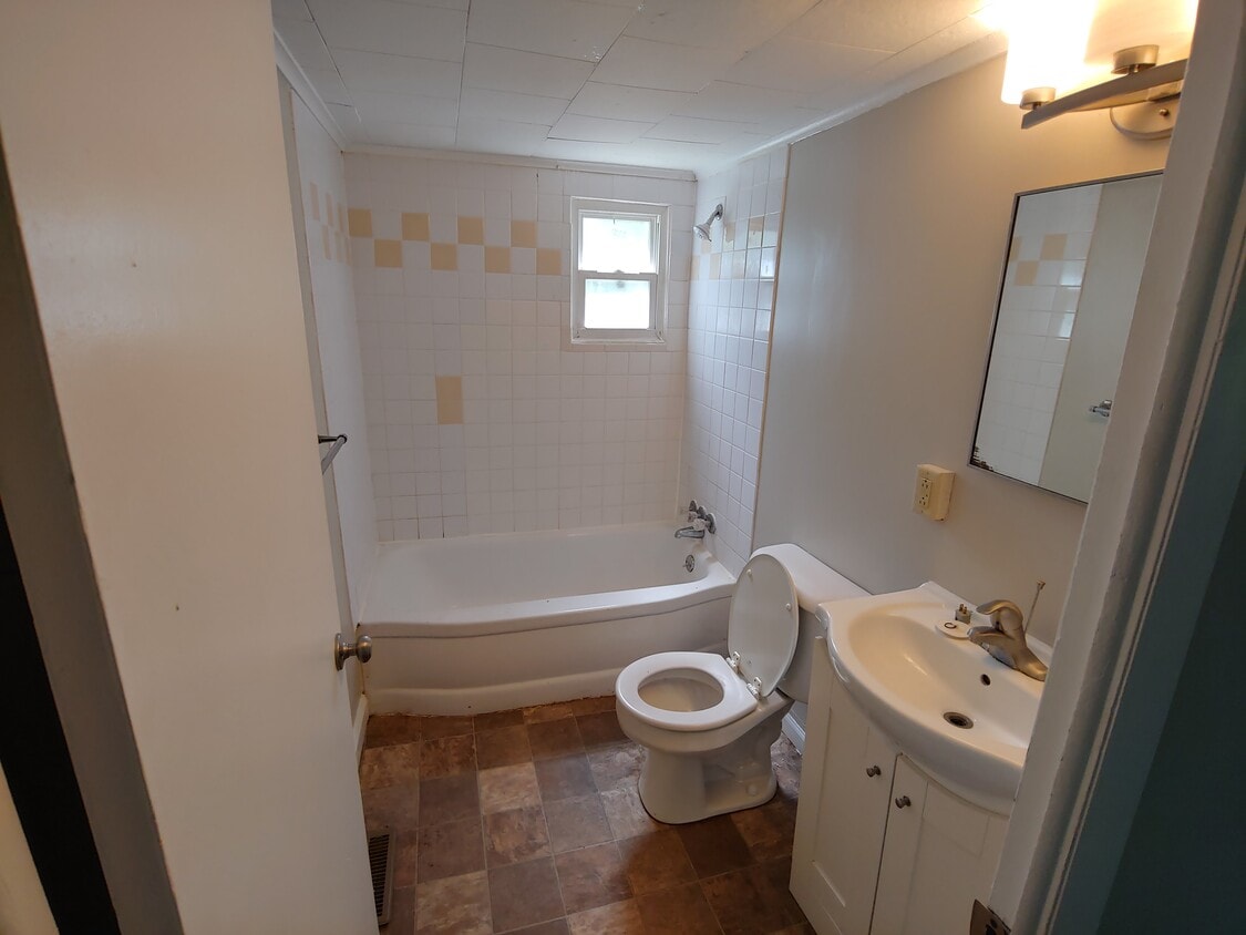 Bath - 73 Pomeroy Rd