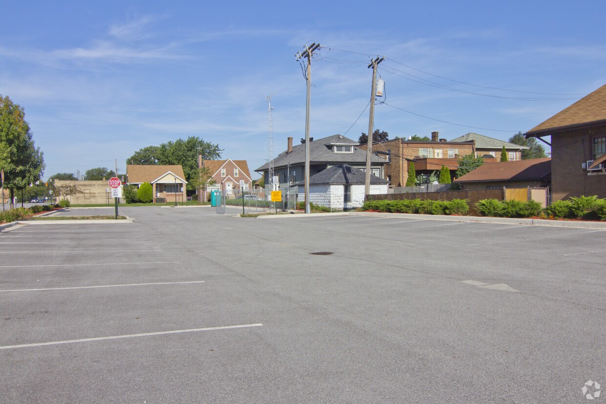 841845 119th St, Whiting, IN 46394 Apartments in Whiting, IN