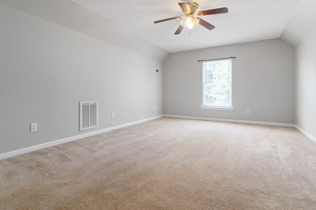 Building Photo - Spacious 4BR/3BA Home Near Downtown Durham | Deposit-Free Living | 1st-Floor Bedrooms