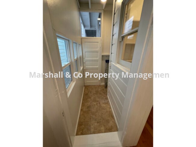 Foto del edificio - NEW LISTING! BEAUTIFUL REMODELED STUDIO ON...