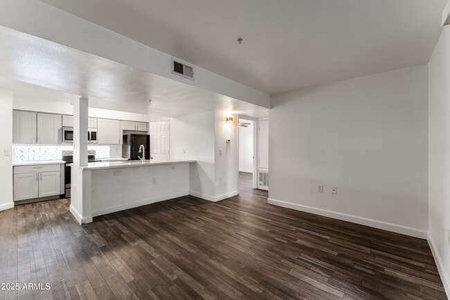 Building Photo - 3065 N 67th Ave