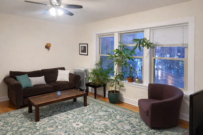 Foto del edificio - 2482 N Lincoln Ave